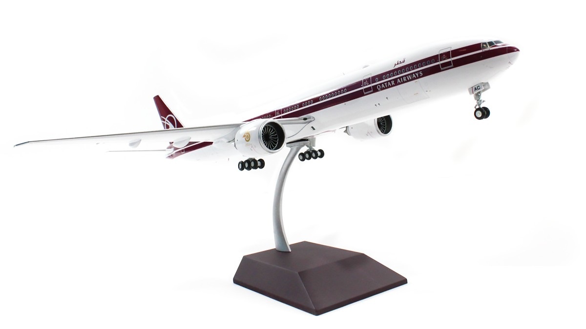 Boeing 777-300ER Qatar Airways 25th Anniversary retro livery