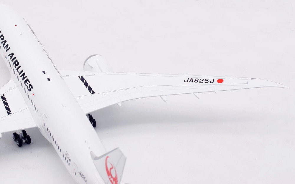 JAL B787-8 DREAM LINERJA825J 1/130 新品 JAL B787-8 DREAM LINERJA825J 1/130 LED