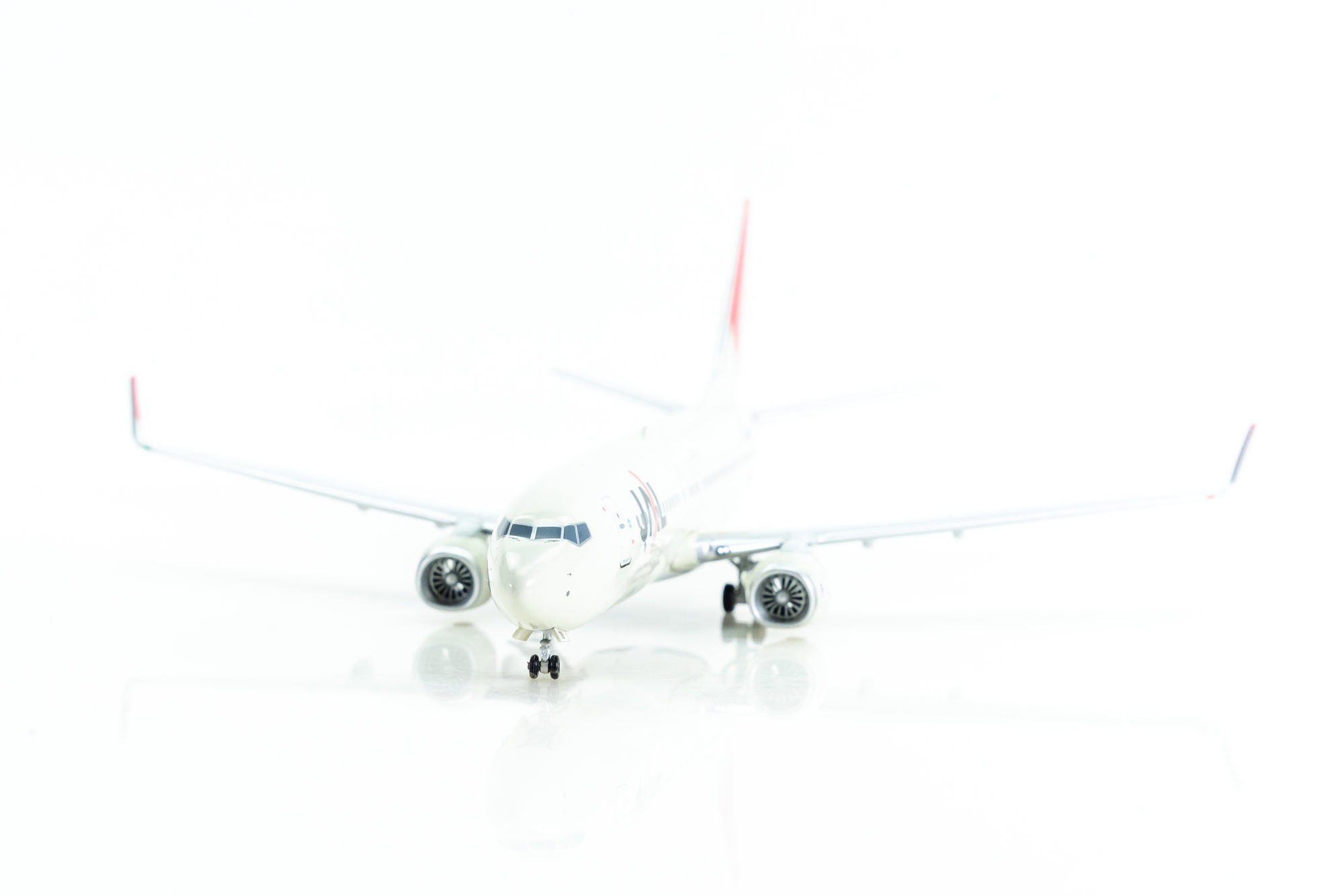 JAL Japan Airlines Express B737-800 JA319J 1:200 ezToys