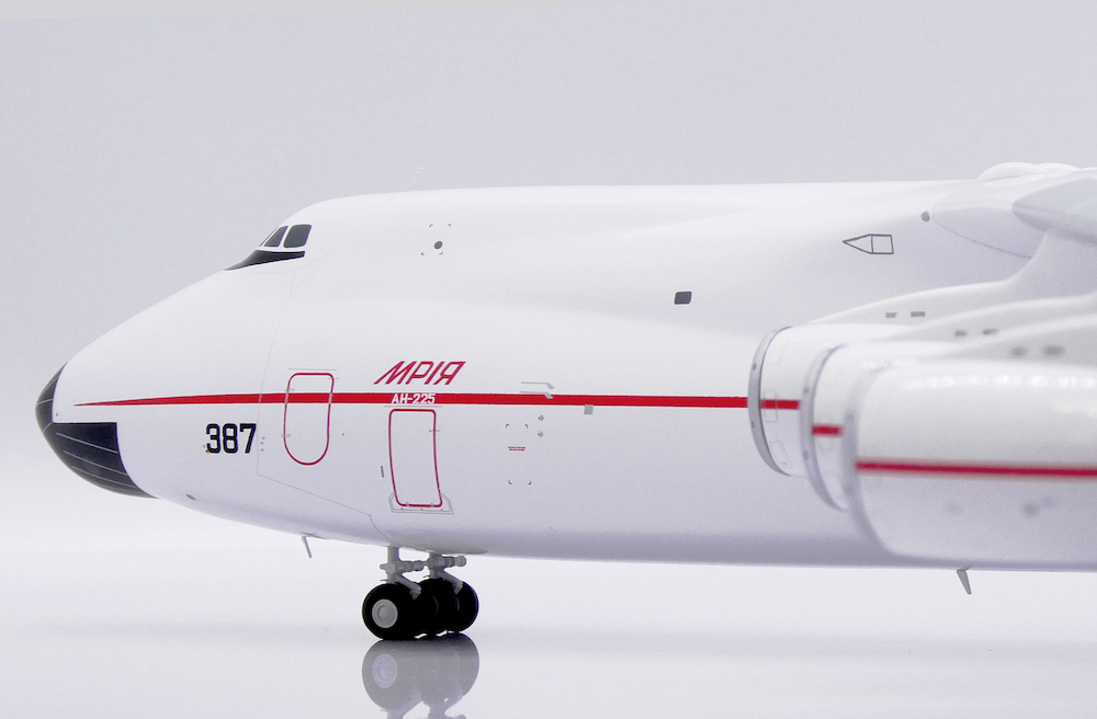 Antonov An-225 Red Line | Modelsnavigator.com