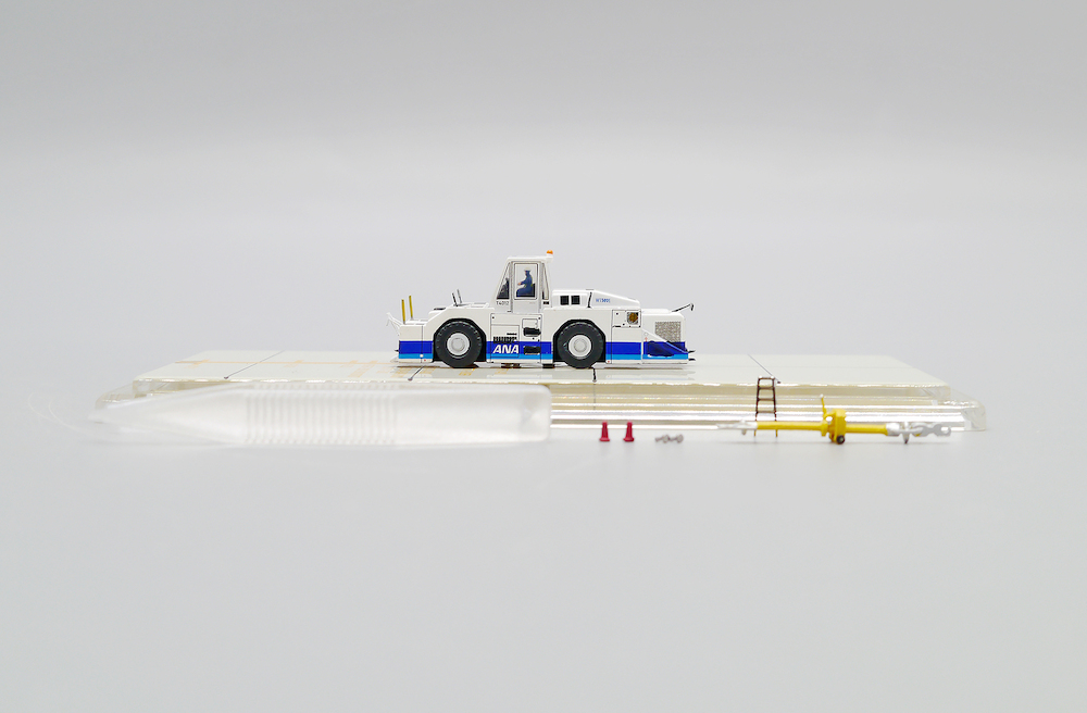 ANA All Nippon WT500E Towing Tractor | Modelsnavigator.com
