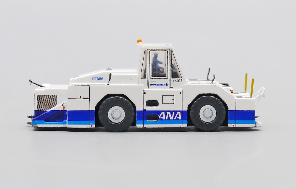 ANA All Nippon WT500E Towing Tractor | Modelsnavigator.com