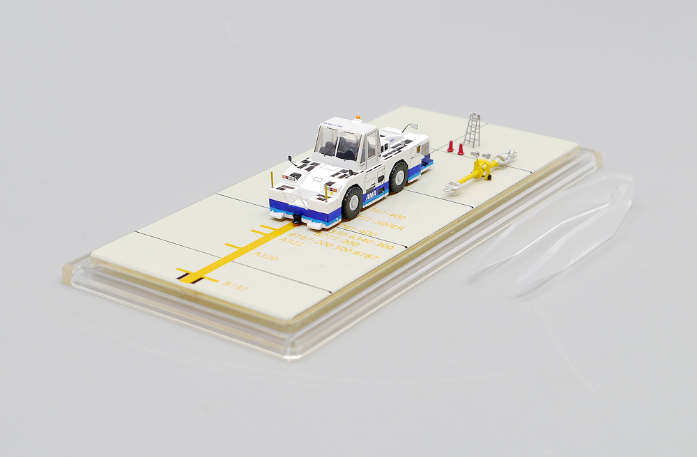 ANA All Nippon WT500E Towing Tractor | Modelsnavigator.com