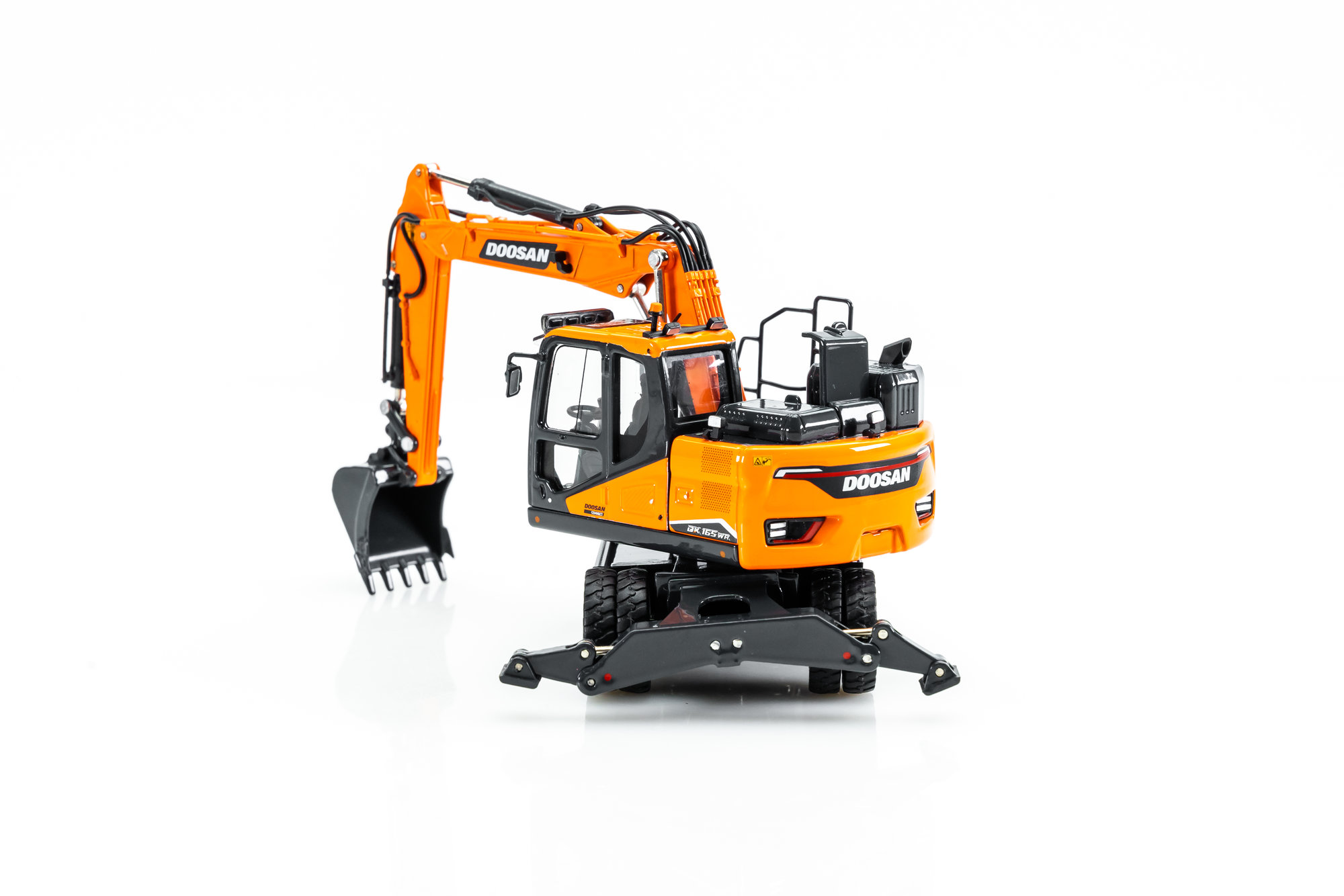 Wheeled excavator DOOSAN DX 165WR | Modelsnavigator.com