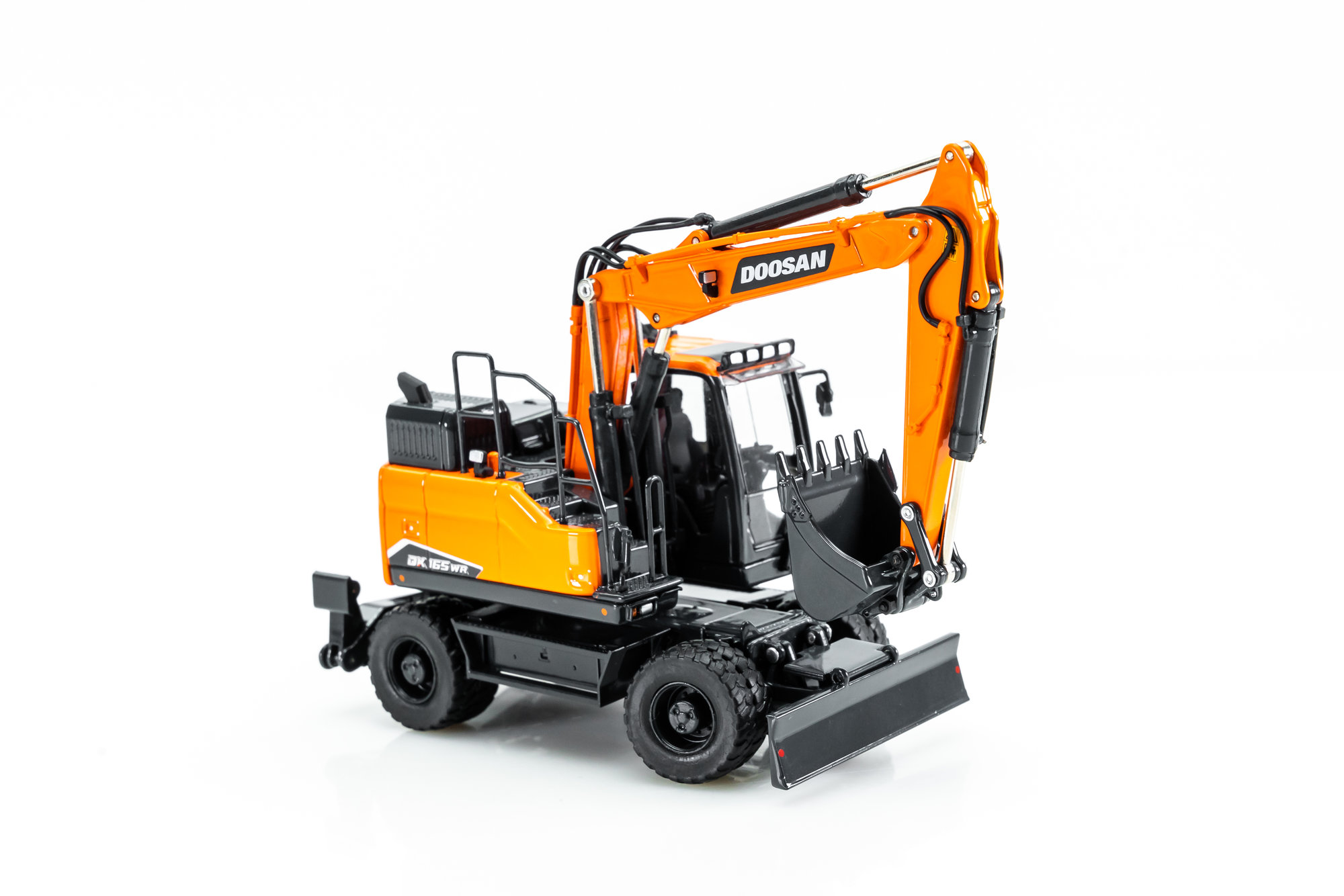 Wheeled excavator DOOSAN DX 165WR | Modelsnavigator.com