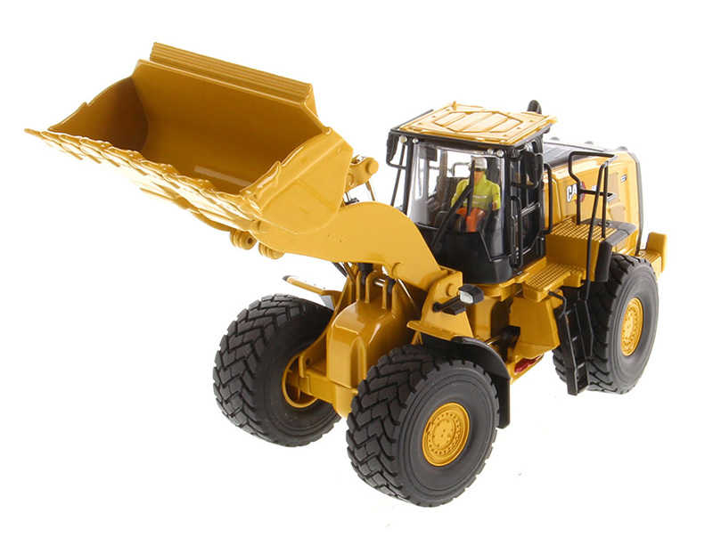 ミニカー CAT MILITARY 924H VERSALINK WHEEL LOADER ミニカー CAT MILITARY 924H VERSALINK WHEEL LOADER Amazon.com