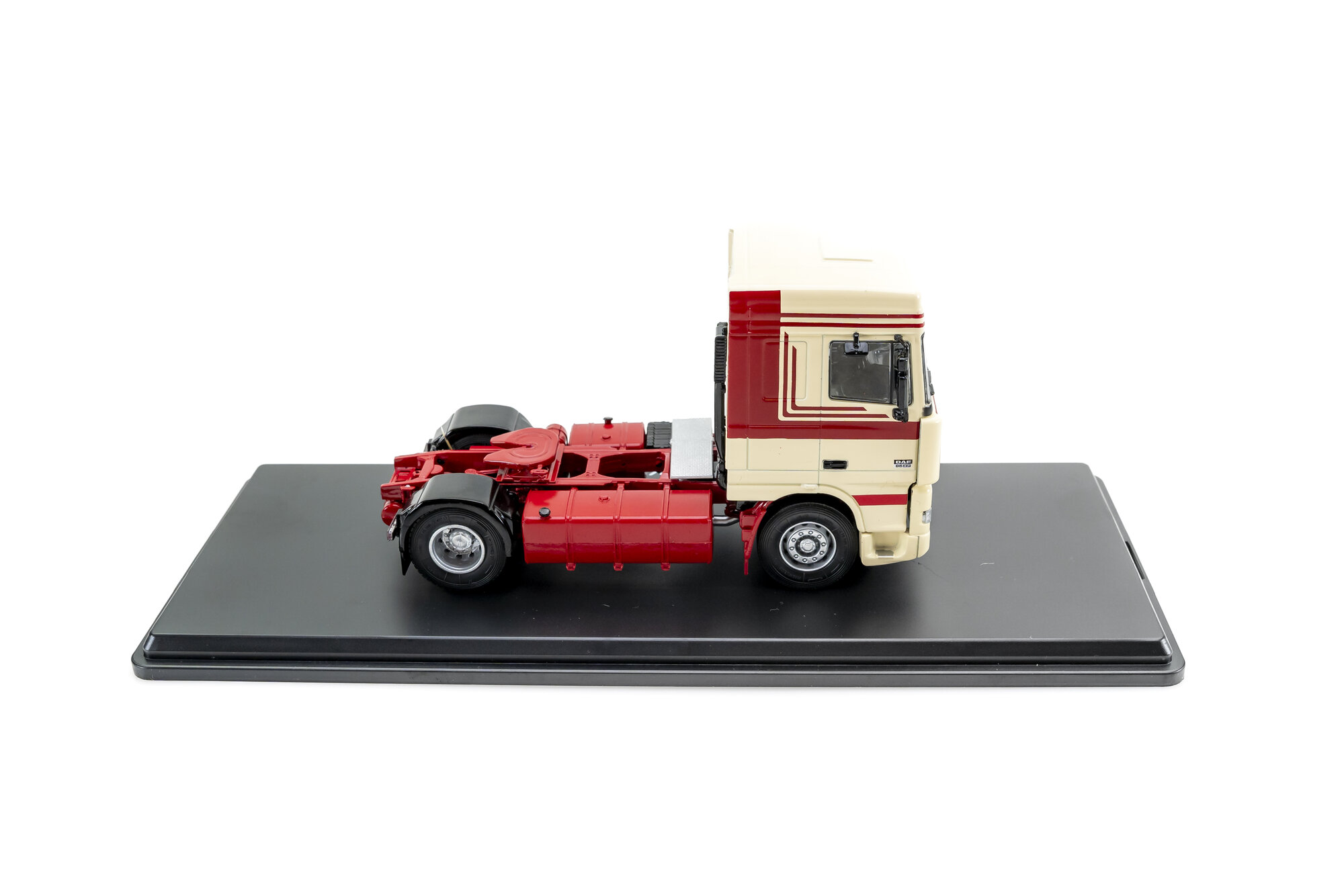 ミニカー　1/43 DAF 95 XF 430(ベージュ×ダークレッド) [PCL47111] PCL47111 DAF 95 XF 430 tractor truck /beige/