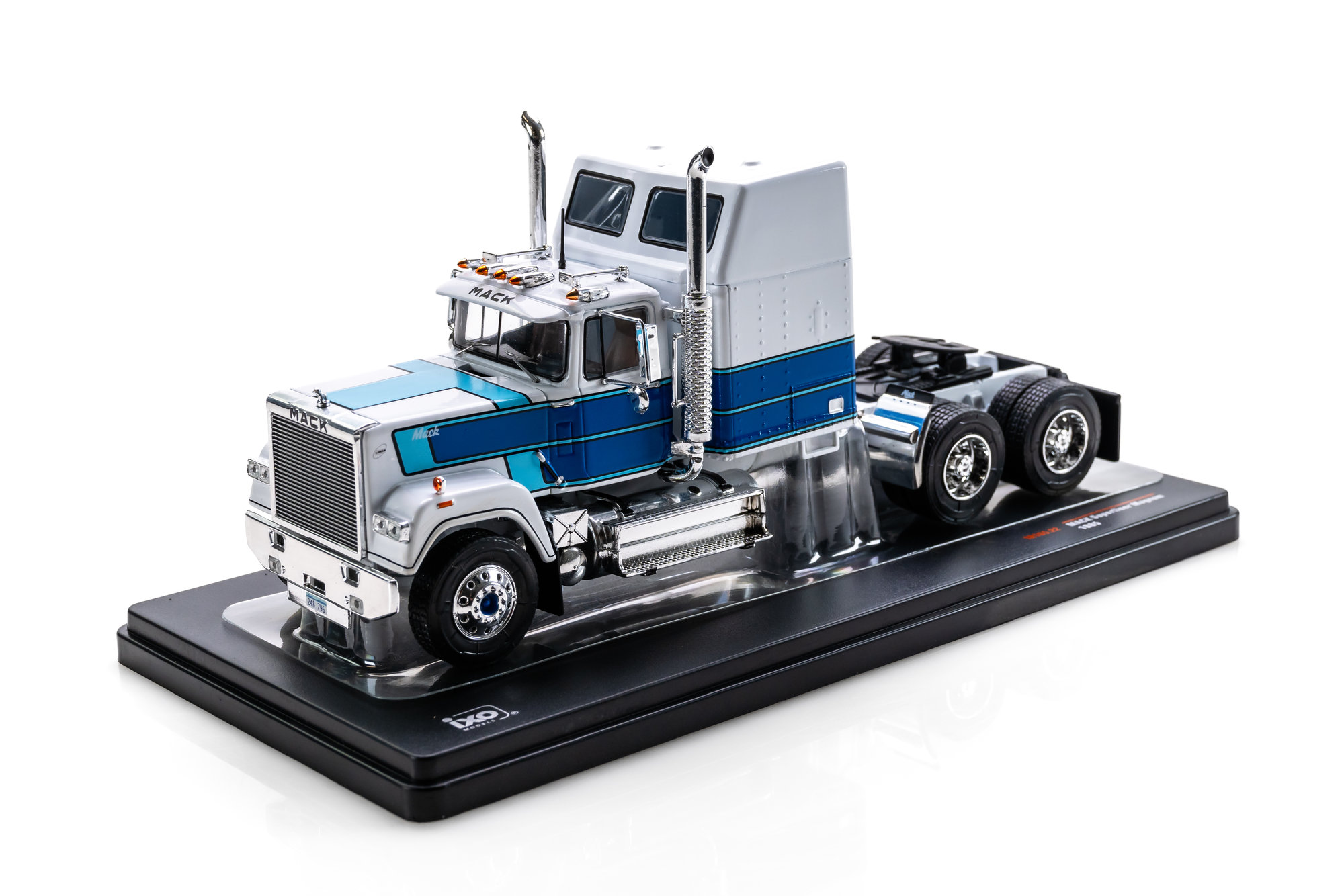 Mack Superliner Magnum weiss blau big sleeper