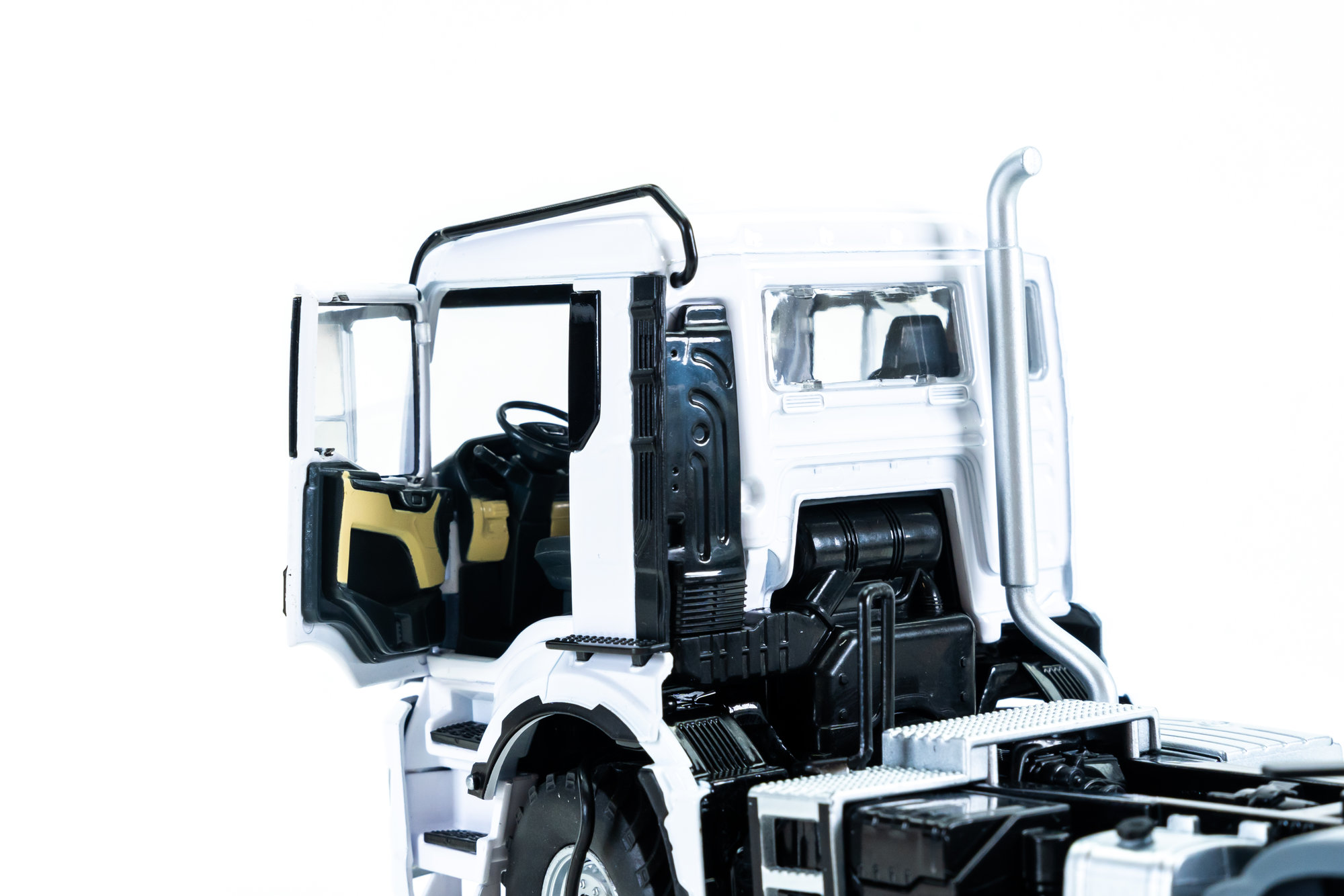 ミニカー　1/32 MAN TGS 18.510 4×4 BL 2車軸 トラックキャブ(ホワイト) [077652] MAN TGS 18.510 4x4 BL 2-Achs Zugmaschine schwarz Modell von