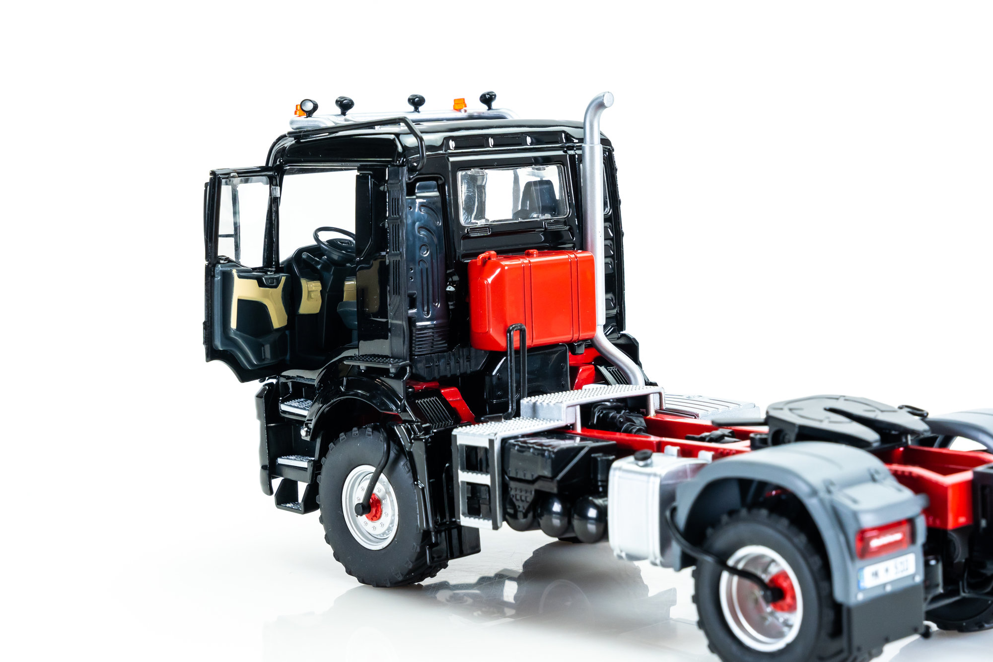 ミニカー　1/32 MAN TGS 18.510 4×4 BL 2車軸 トラックキャブ(ブラック) [077651] ミニカー 1/32 MAN TGS 18.510 4×4 BL 2車軸 トラックキャブ