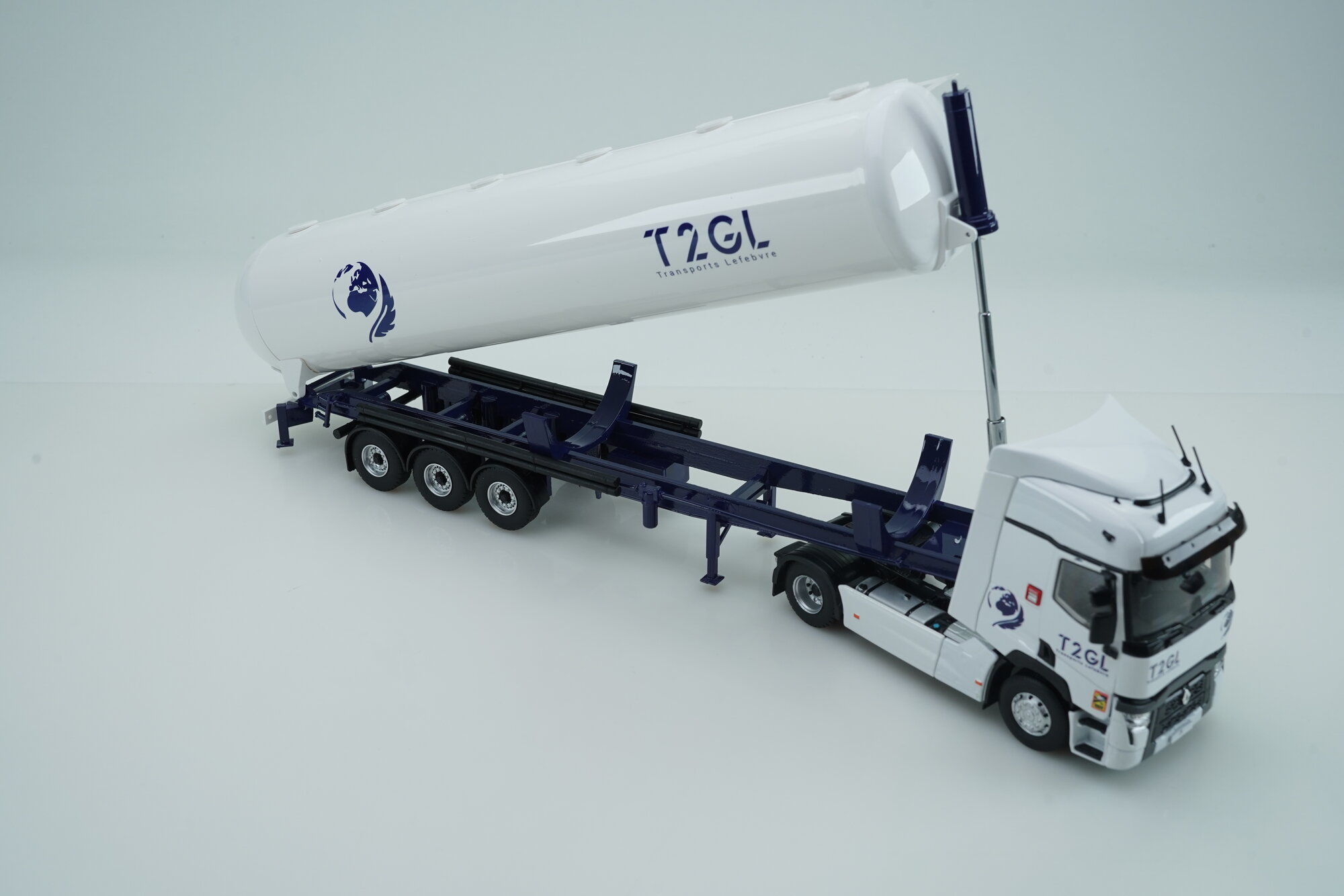 TRACTEUR RENAULT T 2021 LE COQ