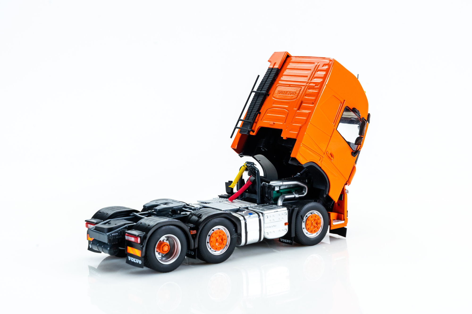Volvo FH16 6x2 orange | Modelsnavigator.com