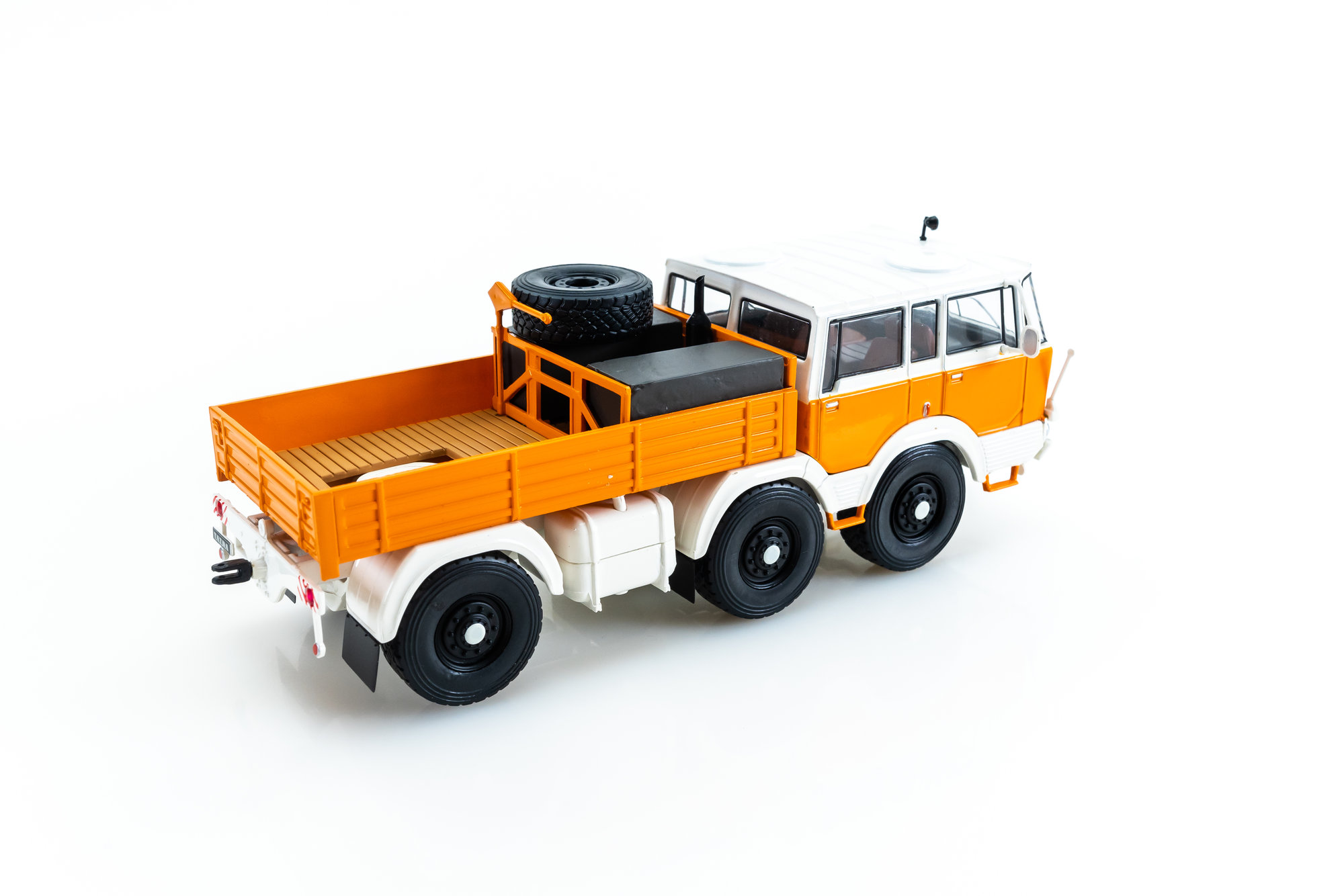 イクソ 1/43 タトラ 813 6x6 トラック 1968 オレンジ/ホワイト IXO Models Tatra 813 6x6 1968 Orange White 1:43 TRU039 | eBay