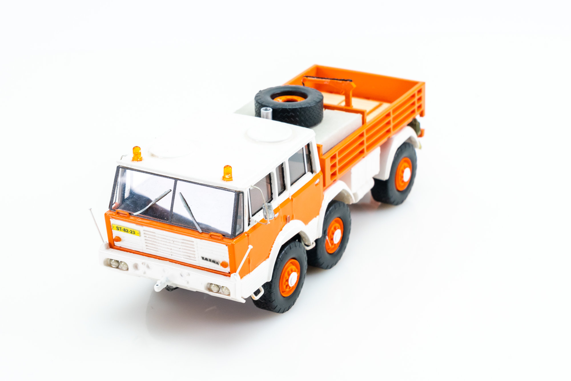 イクソ 1/43 タトラ 813 6x6 トラック 1968 オレンジ/ホワイト Tatra 813 6x6 , orange/white, 1968 | Modelsnavigator.com