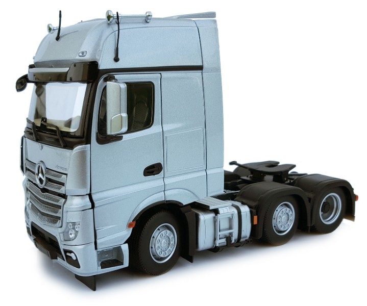 MARGE MODELS MAR2020-02DEUTZ-MERCEDES Actros Bigspace 6x4 avec Porte engins 3 Essieux NOOTEBOOM DEUTZ Limitée 125 exemplaires- Echelle : 1/32