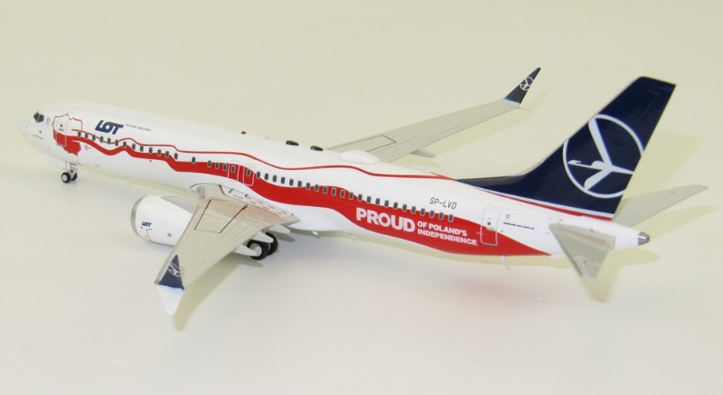 Boeing B737-8MAX - LOT Polish Airlines 