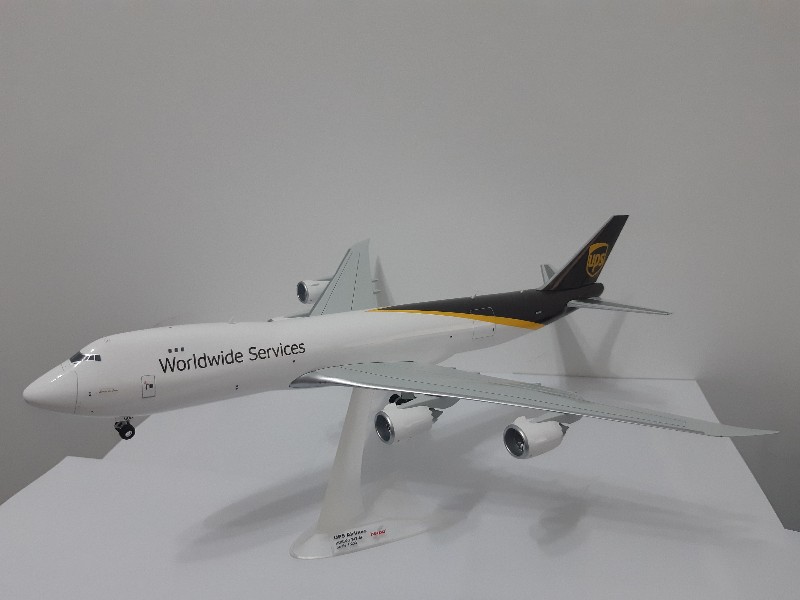 Boeing 747-8F, UPS Airlines with stand | Modelsnavigator.com