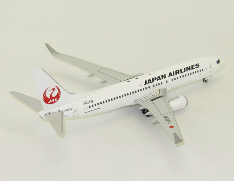 boeing B737-800 JAL Japan Air Lines With Stand